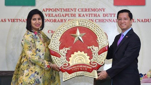 Đại sứ Nguyễn Thanh Hải trao quyết định bổ nhiệm Lãnh sự danh dự Việt Nam tại bang Tamil Nadu cho bà Velagapudi Kavitha Dutt Đại sứ Nguyễn Thanh Hải trao quyết định bổ nhiệm Lãnh sự danh dự Việt Nam tại bang Tamil Nadu cho bà Velagapudi Kavitha Dutt