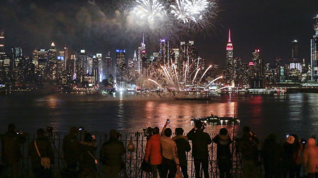 Pháo hoa mừng Tết Nguyên đán ở New York (Ảnh: Eduardo Munoz Alvarez/Getty Images). Pháo hoa mừng Tết Nguyên đán ở New York (Ảnh: Eduardo Munoz Alvarez/Getty Images).