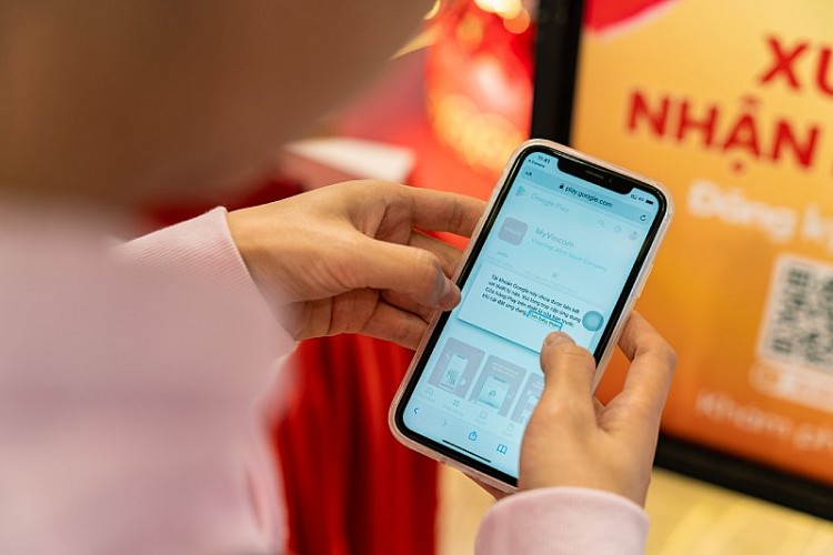Giữa một rừng các thương hiệu uy tín và hàng ngàn mặt hàng Tết hấp dẫn, nhiều khách hàng đã thông minh sử sự trợ giúp của Xu hướng sắm Tết 2023: Đi một nơi, sắm cả Tết