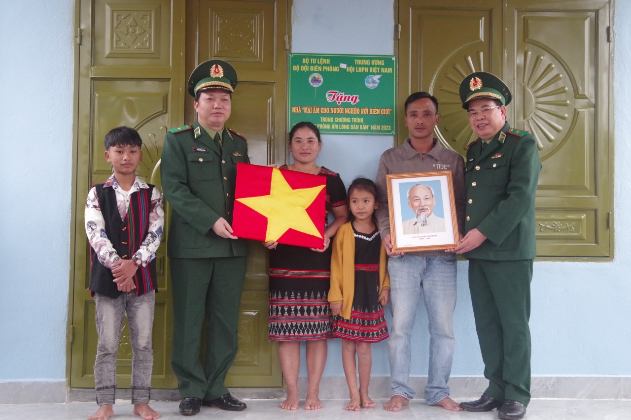 Xuân đã về trên biên cương: Để đồng bào có cái Tết ấm lo Xuân đã về trên biên cương: Để đồng bào có cái Tết ấm lo