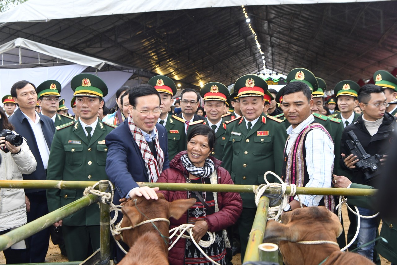 Xuân đã về trên biên cương: Để đồng bào có cái Tết ấm lo Xuân đã về trên biên cương: Để đồng bào có cái Tết ấm lo