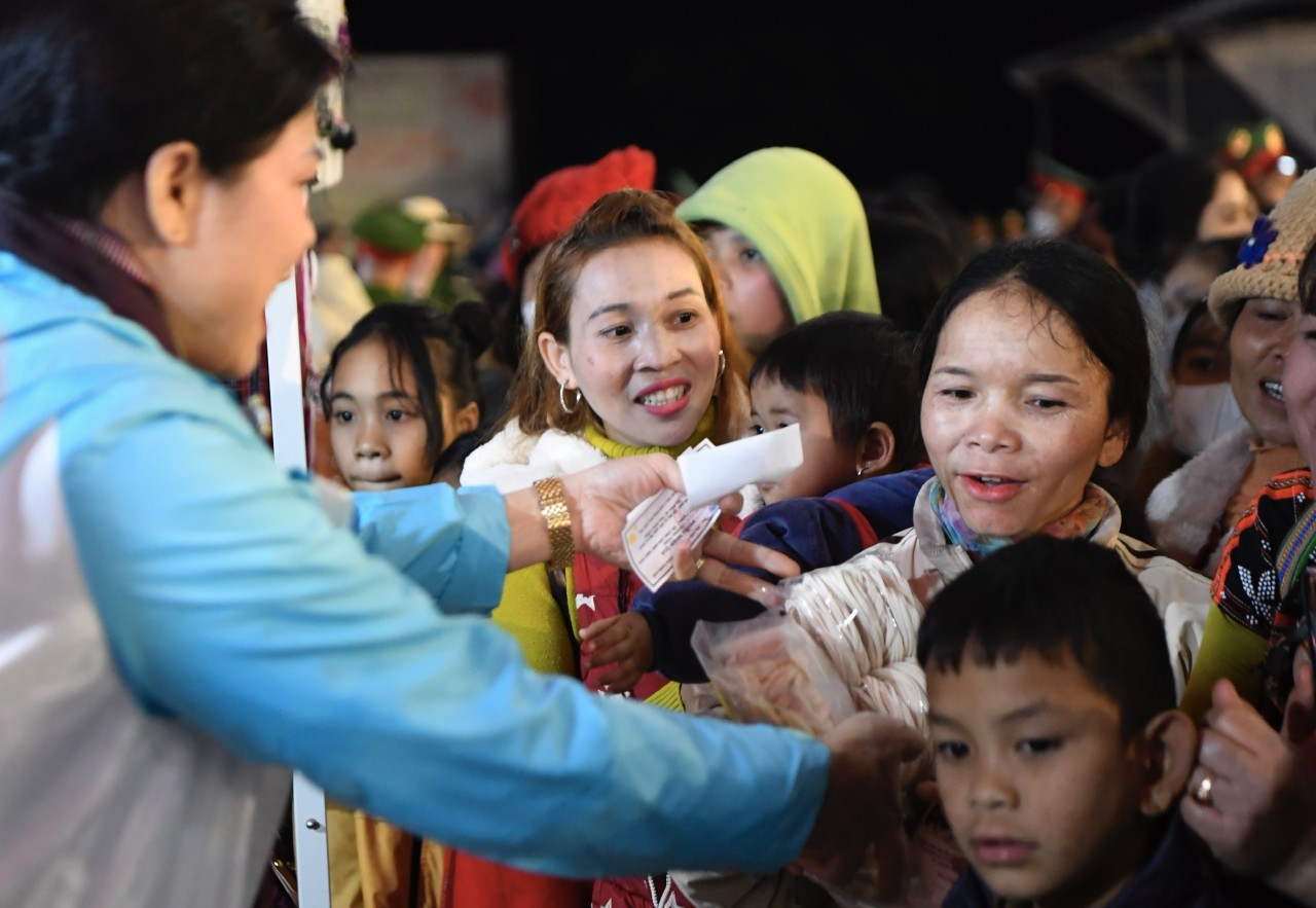 Xuân đã về trên biên cương: Để đồng bào có cái Tết ấm lo Xuân đã về trên biên cương: Để đồng bào có cái Tết ấm lo