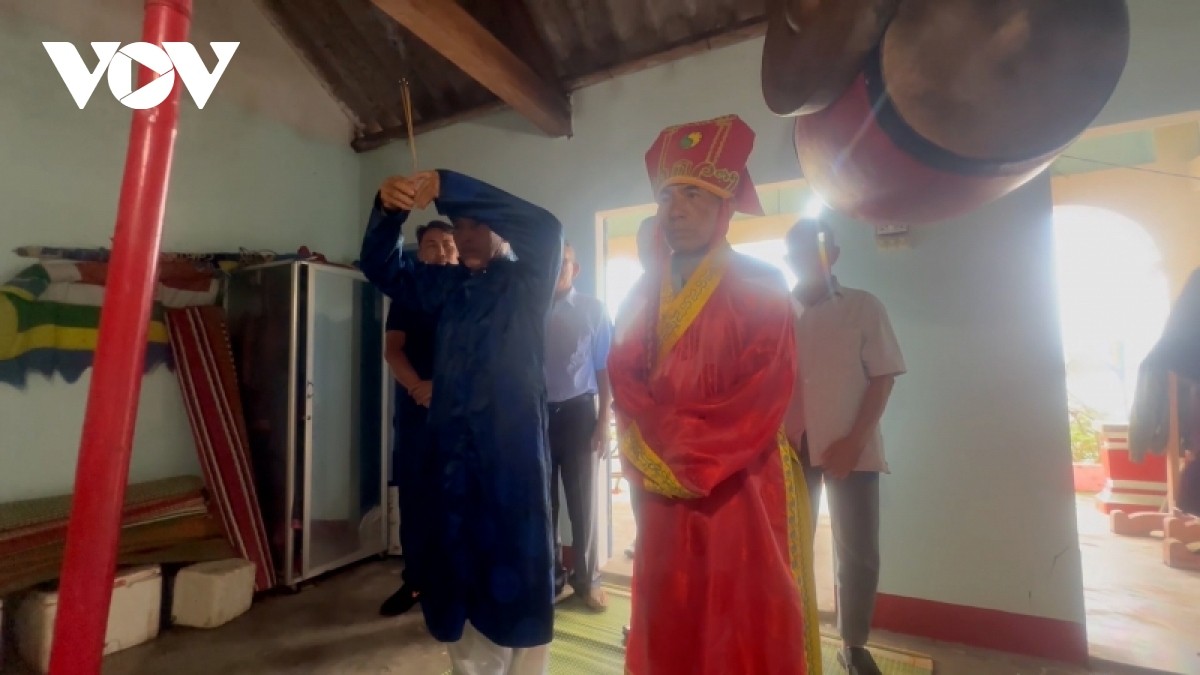 Ngư dân Quảng Ngãi mở biển đầu năm mới Ngư dân Quảng Ngãi mở biển đầu năm mới