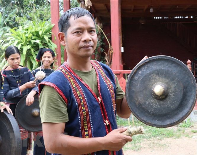 Người kết nối cộng đồng để lưu giữ văn hóa dân tộc ở Tây Nguyên | Phong cách | Vietnam+ (VietnamPlus)