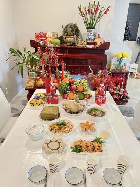 Tet, or Lunar New Year, is the most important festival of the year for Vietnamese people and a time for family reunions. It is an opportunity for descendants to invite the souls of their ancestors to join the family’s Tet celebration. Tet, or Lunar New Year, is the most important festival of the year for Vietnamese people and a time for family reunions. It is an opportunity for descendants to invite the souls of their ancestors to join the family’s Tet celebration.