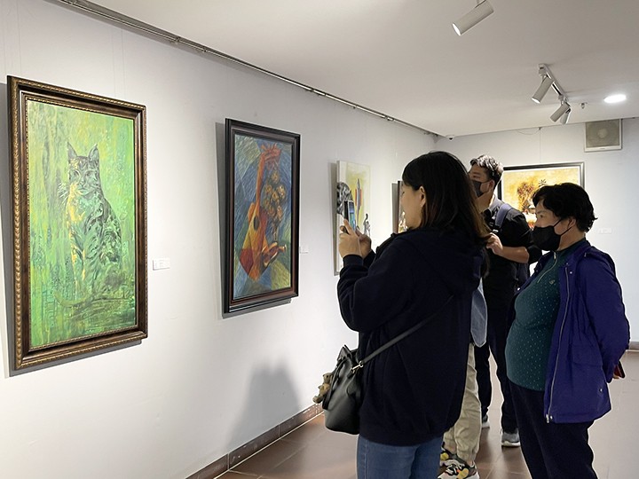 Thu hút du khách quốc tế qua Triển lãm “Sắc xuân Quý Mão” tại Bảo tàng Mỹ thuật Đà Nẵng Thu hút du khách quốc tế qua Triển lãm “Sắc xuân Quý Mão” tại Bảo tàng Mỹ thuật Đà Nẵng