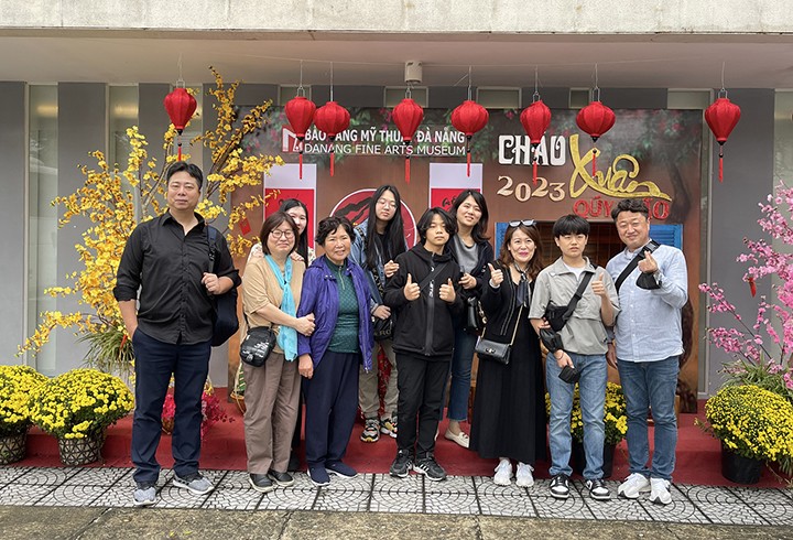 Thu hút du khách quốc tế qua Triển lãm “Sắc xuân Quý Mão” tại Bảo tàng Mỹ thuật Đà Nẵng Thu hút du khách quốc tế qua Triển lãm “Sắc xuân Quý Mão” tại Bảo tàng Mỹ thuật Đà Nẵng