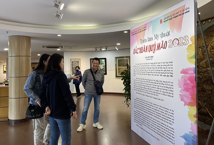Thu hút du khách quốc tế qua Triển lãm “Sắc xuân Quý Mão” tại Bảo tàng Mỹ thuật Đà Nẵng Thu hút du khách quốc tế qua Triển lãm “Sắc xuân Quý Mão” tại Bảo tàng Mỹ thuật Đà Nẵng