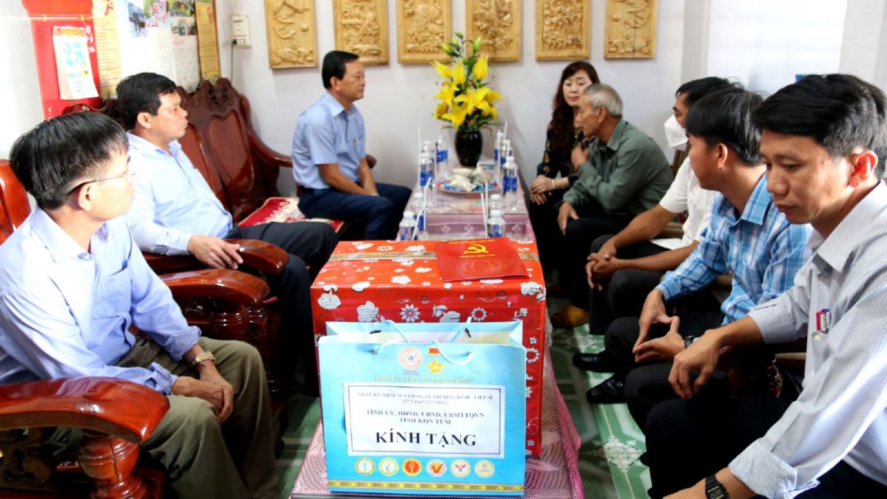 Kon Tum chăm lo cho gần 32.000 đối tượng, hộ gia đình trong dịp Tết Nguyên đán 2023 Kon Tum chăm lo cho gần 32.000 đối tượng, hộ gia đình trong dịp Tết Nguyên đán 2023