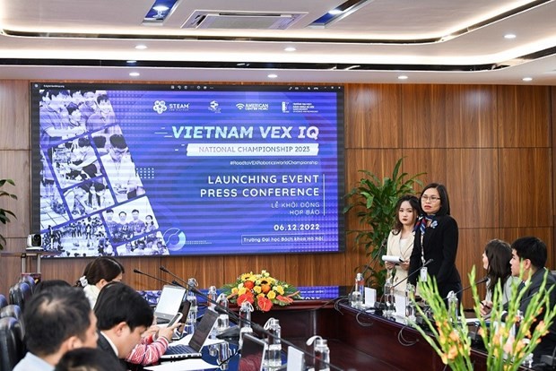 At a press conference in Hanoi on December 6, 2022 launching the 2023 Vietnam VEX IQ National Robotics Championship. Photo: baoquocte.vn At a press conference in Hanoi on December 6, 2022 launching the 2023 Vietnam VEX IQ National Robotics Championship. Photo: baoquocte.vn