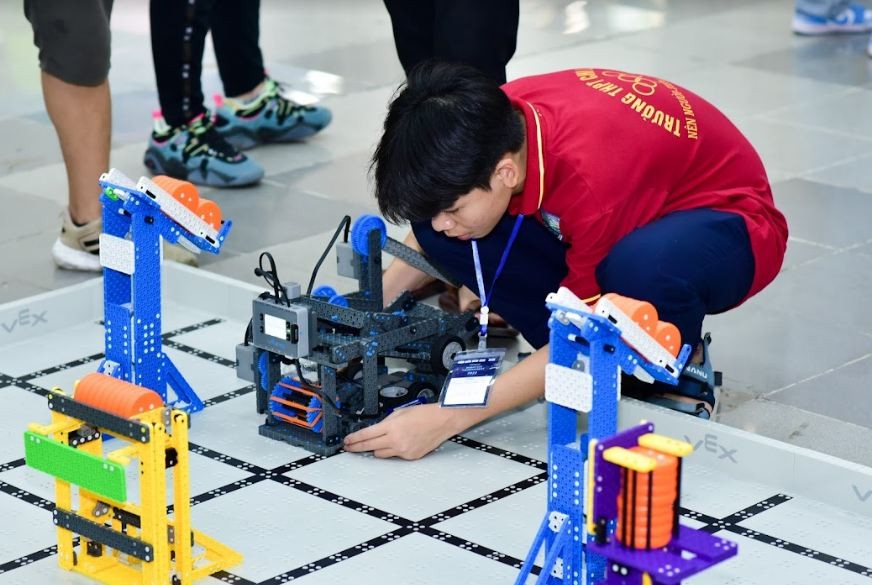 Vietnamese teams to compete at the world’s largest robotics competition: VEX Robotics World Championship 2023 in Dallas, Texas. Vietnamese teams to compete at the world’s largest robotics competition: VEX Robotics World Championship 2023 in Dallas, Texas.