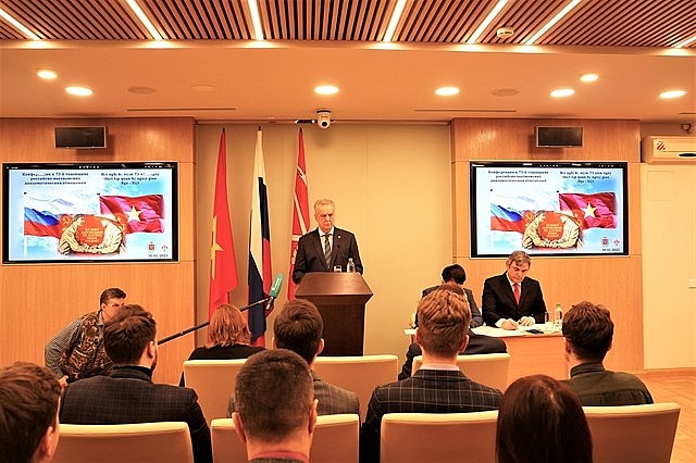 Chairman of the Foreign Affairs Committee of St. Petersburg City Evgeny Grigoriev delivers a speech at the event. – VNA/VNS Photo Chairman of the Foreign Affairs Committee of St. Petersburg City Evgeny Grigoriev delivers a speech at the event. – VNA/VNS Photo