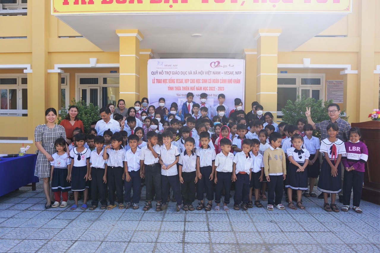 Thừa Thiên Huế tiếp nhận hơn 4,2 tỷ đồng cho trẻ em mồ côi, hoàn cảnh khó khăn do AEVHS tài trợ Thừa Thiên Huế tiếp nhận hơn 4,2 tỷ đồng cho trẻ em mồ côi, hoàn cảnh khó khăn do AEVHS tài trợ