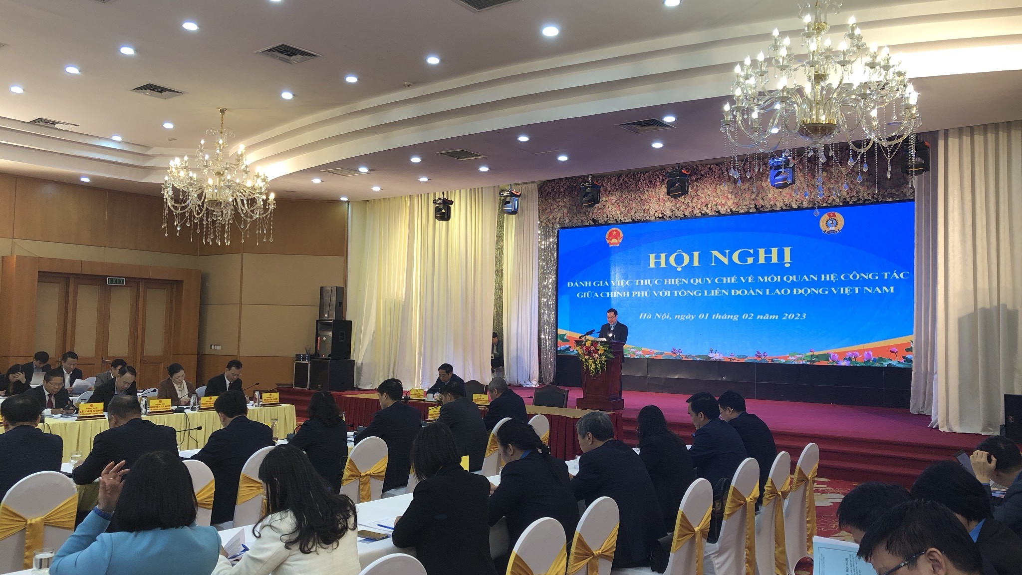 Hội nghị đánh giá việc thực hiện Quy chế về mối quan hệ công tác giữa Chính phủ với Tổng Liên đoàn Lao động Việt Nam. Hội nghị đánh giá việc thực hiện Quy chế về mối quan hệ công tác giữa Chính phủ với Tổng Liên đoàn Lao động Việt Nam.