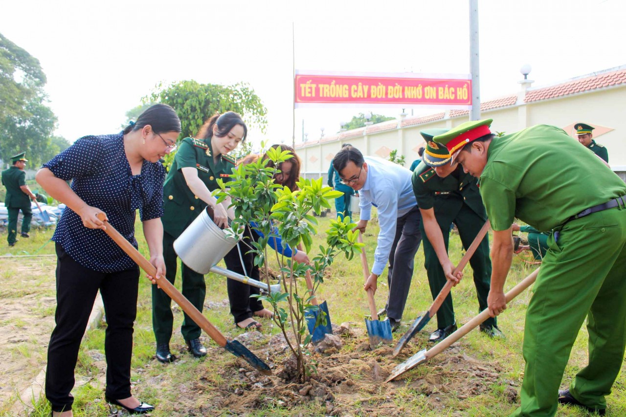 Bộ đội Biên phòng tỉnh Kiên Giang phát động Tết trồng cây “Đời đời nhớ ơn Bác Hồ” Bộ đội Biên phòng tỉnh Kiên Giang phát động Tết trồng cây “Đời đời nhớ ơn Bác Hồ”