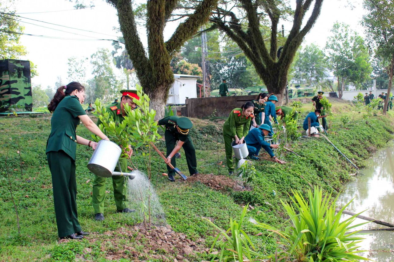 Bộ đội Biên phòng tỉnh Kiên Giang phát động Tết trồng cây “Đời đời nhớ ơn Bác Hồ” Bộ đội Biên phòng tỉnh Kiên Giang phát động Tết trồng cây “Đời đời nhớ ơn Bác Hồ”