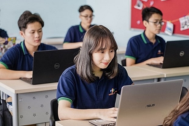 In 2023, revenues of Vietnam’s e-learning market are expected to reach around 3 billion USD with a compound annual growth rate of about 20.2% during 2019-2023, according to a report by Ken Research (Photo: doanhnhansaigon.vn) In 2023, revenues of Vietnam’s e-learning market are expected to reach around 3 billion USD with a compound annual growth rate of about 20.2% during 2019-2023, according to a report by Ken Research (Photo: doanhnhansaigon.vn)