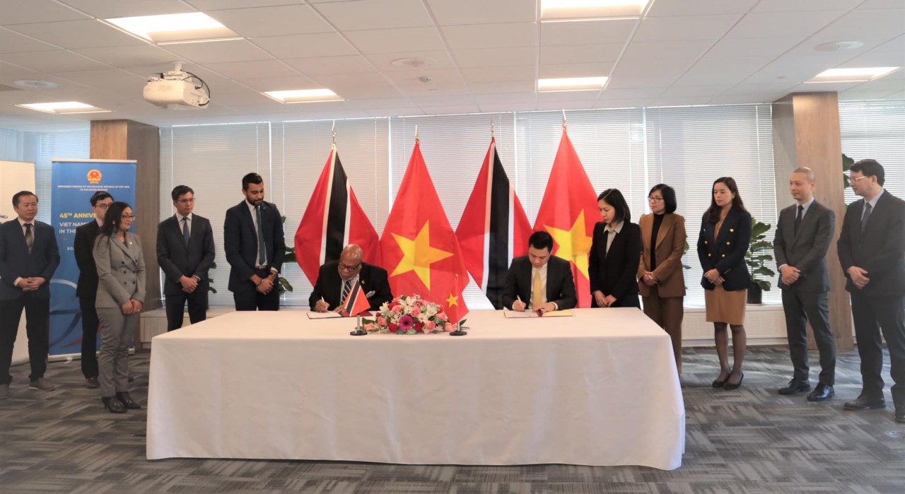 At the signing ceremony. Photo: VNA At the signing ceremony. Photo: VNA