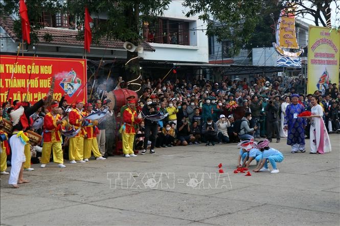Hàng ngàn ngư dân Huế tham gia Lễ hội Cầu ngư đầu năm Hàng ngàn ngư dân Huế tham gia Lễ hội Cầu ngư đầu năm