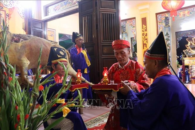 Hàng ngàn ngư dân Huế tham gia Lễ hội Cầu ngư đầu năm Hàng ngàn ngư dân Huế tham gia Lễ hội Cầu ngư đầu năm