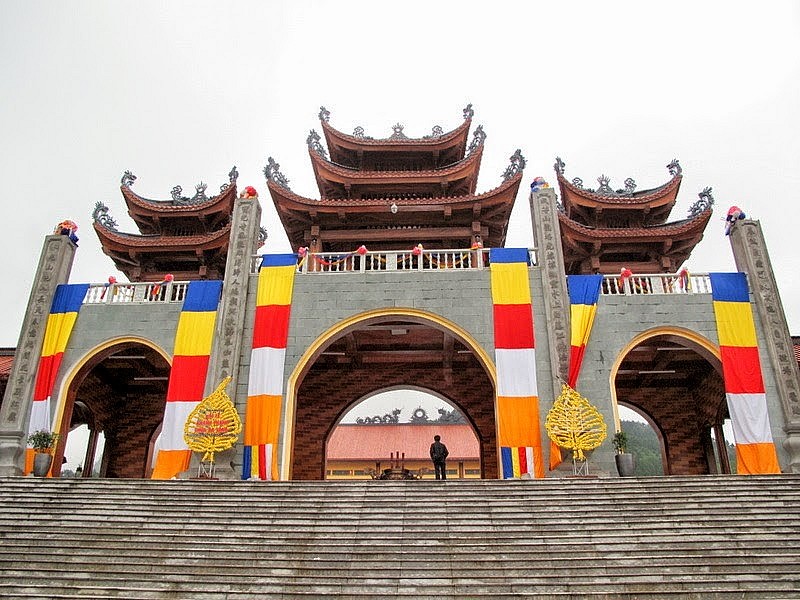 Top 6 Famous and Sacred Pagodas in Hanoi Top Six Famous and Sacred Pagodas in Hanoi