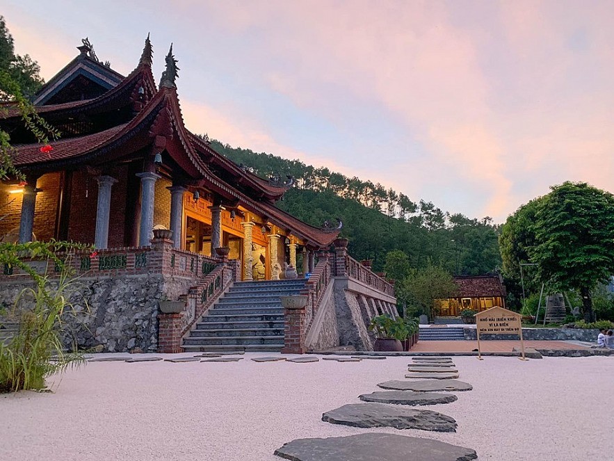Top 6 Famous and Sacred Pagodas in Hanoi Top Six Famous and Sacred Pagodas in Hanoi
