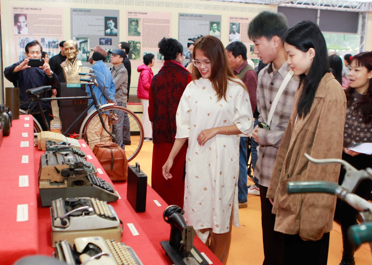 Đội mưa đến với Ngày thơ quy mô nhất từ trước tới nay Đội mưa đến với Ngày thơ quy mô nhất từ trước tới nay