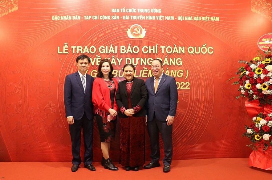 VNT Offers Helpful Forum for Overseas Vietnamese to Develop Homeland VNT Offers Helpful Forum for Overseas Vietnamese to Develop Homeland