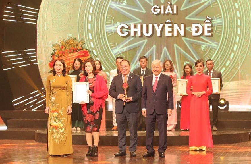 VNT Offers Helpful Forum for Overseas Vietnamese to Develop Homeland VNT Offers Helpful Forum for Overseas Vietnamese to Develop Homeland