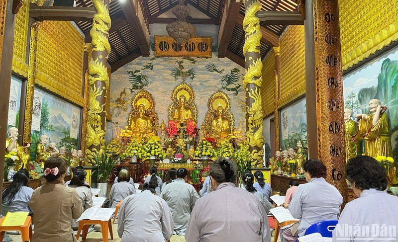 Lễ cầu an ngày rằm tháng Giêng tại Lào Lễ cầu an ngày rằm tháng Giêng tại Lào