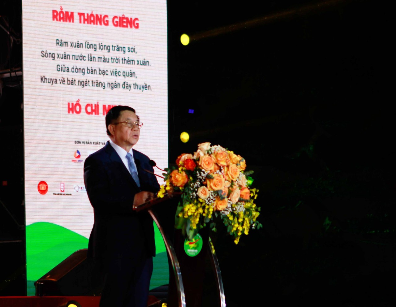 Mỗi tác phẩm thơ phải là một đại sứ trên lĩnh vực văn học nghệ thuật Mỗi tác phẩm thơ phải là một đại sứ trên lĩnh vực văn học nghệ thuật