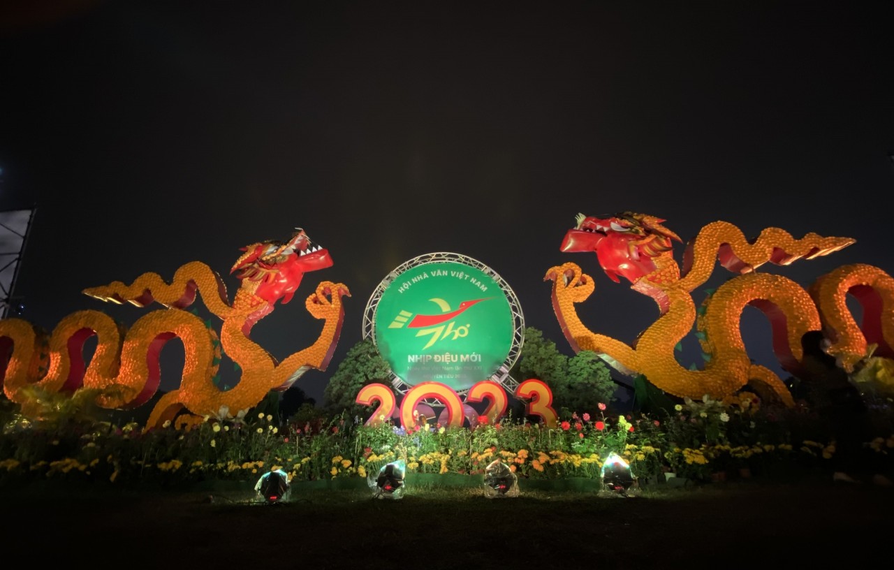 Mỗi tác phẩm thơ phải là một đại sứ trên lĩnh vực văn học nghệ thuật Mỗi tác phẩm thơ phải là một đại sứ trên lĩnh vực văn học nghệ thuật