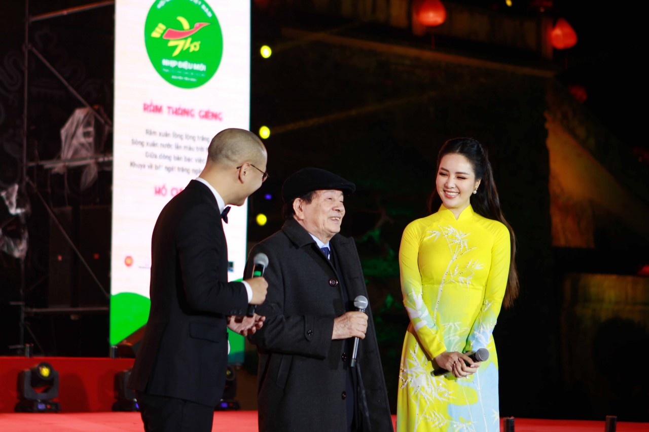 Mỗi tác phẩm thơ phải là một đại sứ trên lĩnh vực văn học nghệ thuật Mỗi tác phẩm thơ phải là một đại sứ trên lĩnh vực văn học nghệ thuật