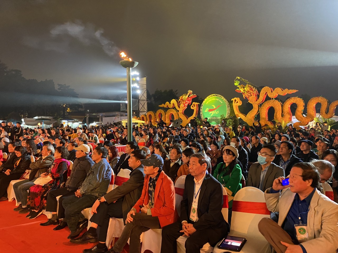 Mỗi tác phẩm thơ phải là một đại sứ trên lĩnh vực văn học nghệ thuật Mỗi tác phẩm thơ phải là một đại sứ trên lĩnh vực văn học nghệ thuật
