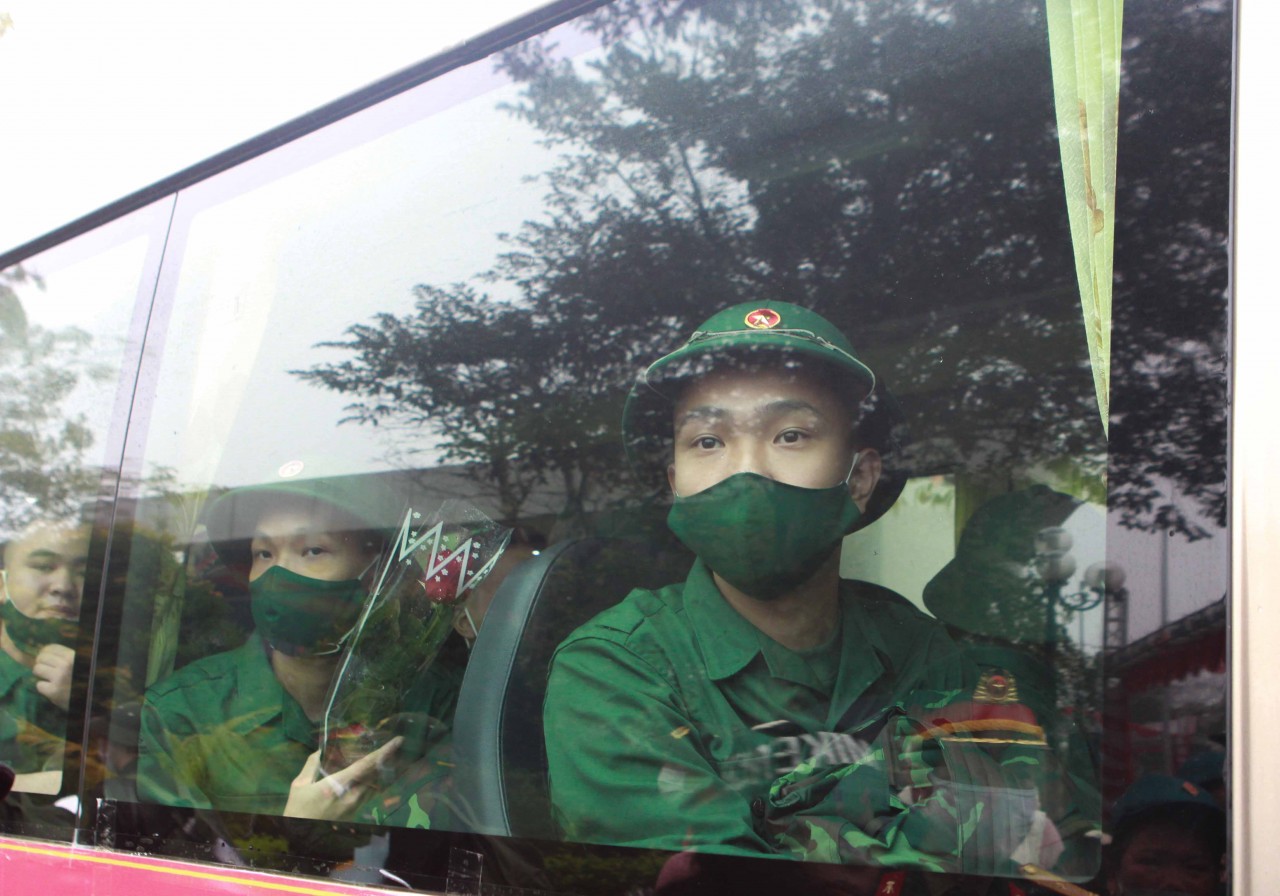 Hà Nội: Xúc động lễ tiễn tân binh lên đường nhập ngũ Hà Nội: Xúc động lễ tiễn tân binh lên đường nhập ngũ