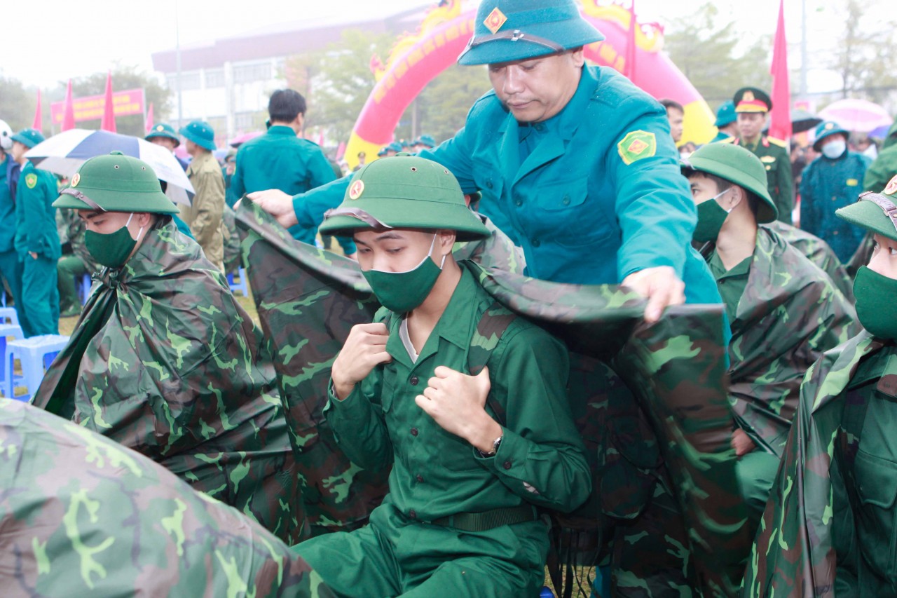 Hà Nội: Xúc động lễ tiễn tân binh lên đường nhập ngũ Hà Nội: Xúc động lễ tiễn tân binh lên đường nhập ngũ