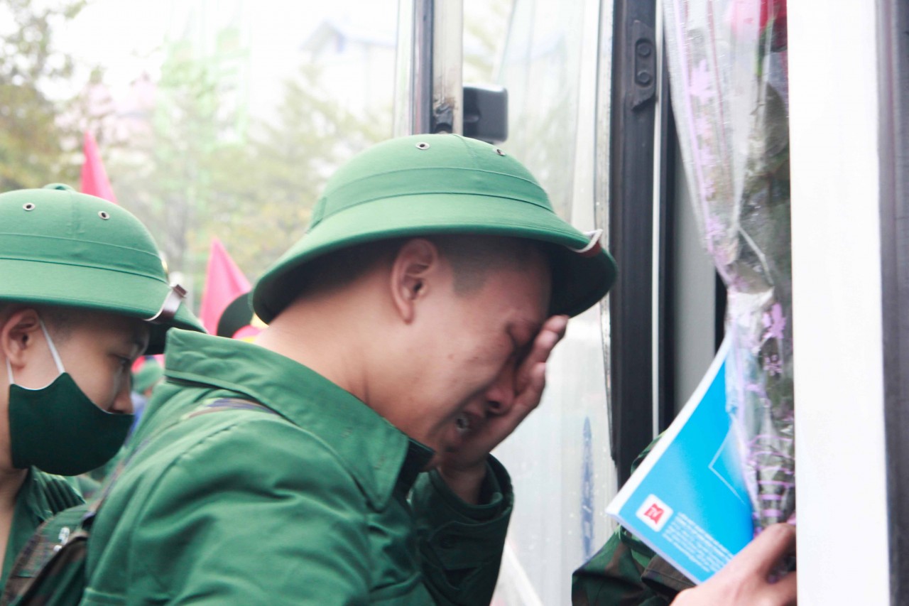 Hà Nội: Xúc động lễ tiễn tân binh lên đường nhập ngũ Hà Nội: Xúc động lễ tiễn tân binh lên đường nhập ngũ