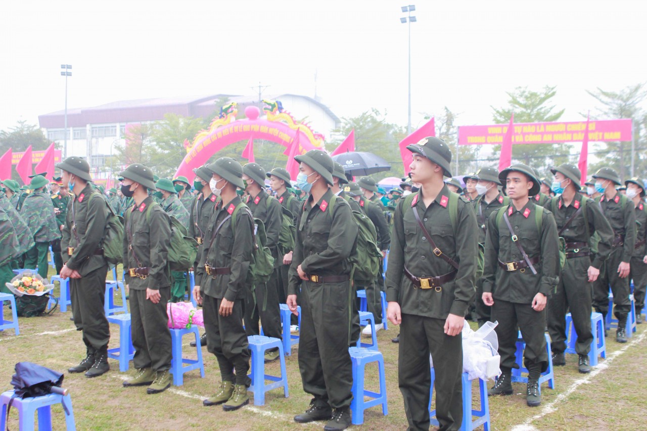 Hà Nội: Xúc động lễ tiễn tân binh lên đường nhập ngũ Hà Nội: Xúc động lễ tiễn tân binh lên đường nhập ngũ