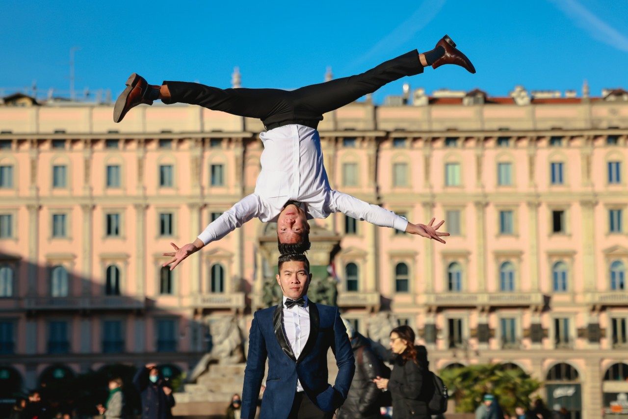 Giang Brothers Perform Insane Public Acrobatic Stunt Challenge in Italy Giang Brothers Perform Insane Public Acrobatic Stunt Challenge in Italy