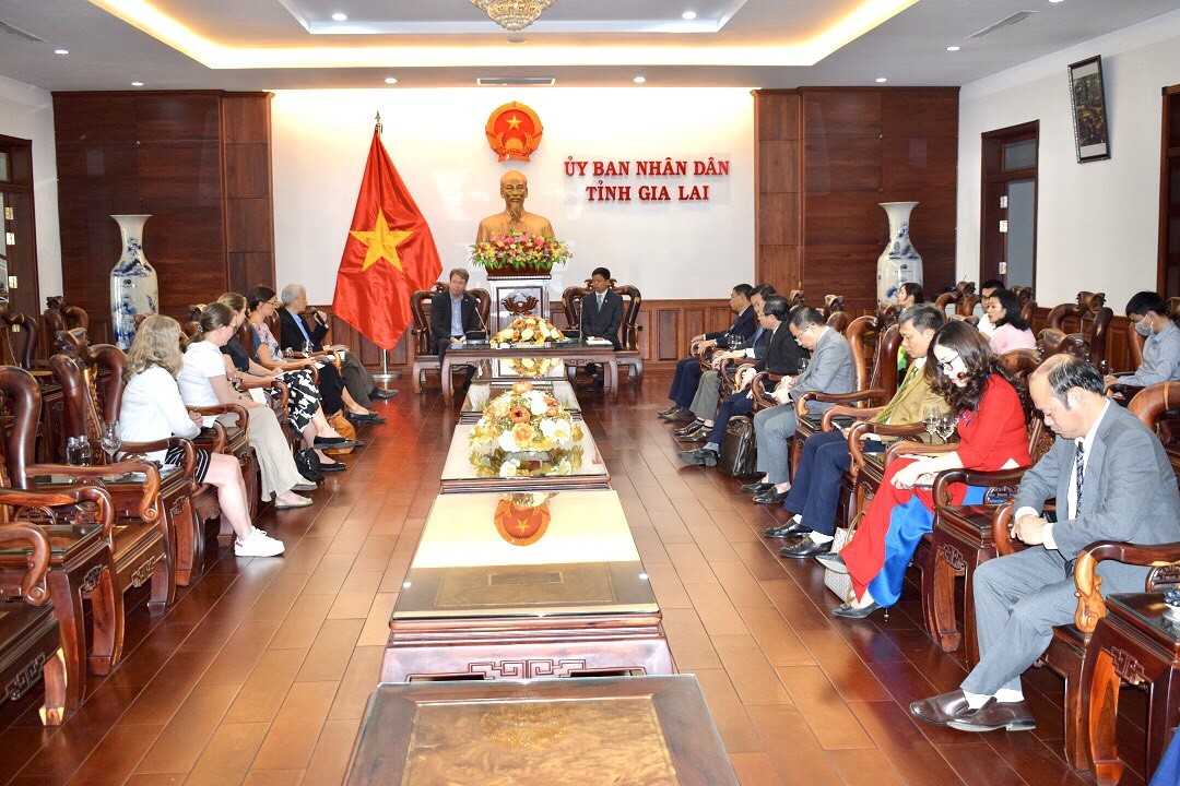Phó Chủ tịch UBND tỉnh Gia Lai đã có buổi tiếp đón và làm việc với đoàn công tác của Bộ Ngoại giao Phần Lan (Ảnh: CTTĐT tỉnh Gia Lai). Phó Chủ tịch UBND tỉnh Gia Lai đã có buổi tiếp đón và làm việc với đoàn công tác của Bộ Ngoại giao Phần Lan (Ảnh: CTTĐT tỉnh Gia Lai).