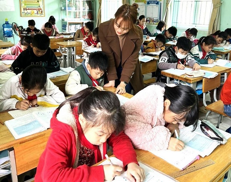 Chi bộ trường Tiểu học Tề Lỗ làm tốt công tác phát triển Đảng góp phần nâng cao chất lượng giáo dục Chi bộ trường Tiểu học Tề Lỗ làm tốt công tác phát triển Đảng góp phần nâng cao chất lượng giáo dục