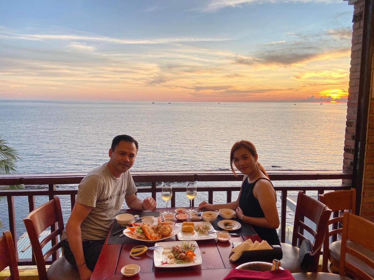 Xin Chao Restaurant is famous for its amazing sunset view Xin Chao Restaurant is famous for its amazing sunset view