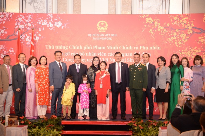 Thủ tướng gặp gỡ bà con cộng đồng người Việt Nam tại Singapore Thủ tướng gặp gỡ bà con cộng đồng người Việt Nam tại Singapore