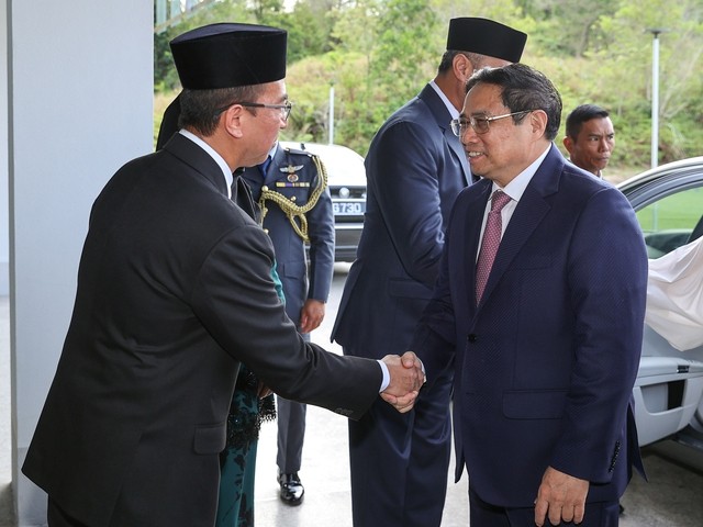 Thủ tướng thăm Đại học Quốc gia và lớp học tiếng Việt tại Brunei Thủ tướng thăm Đại học Quốc gia và lớp học tiếng Việt tại Brunei