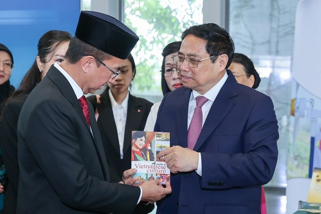 Thủ tướng thăm Đại học Quốc gia và lớp học tiếng Việt tại Brunei Thủ tướng thăm Đại học Quốc gia và lớp học tiếng Việt tại Brunei