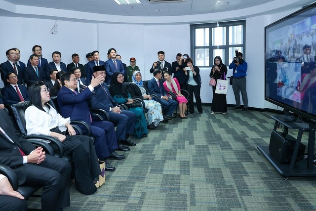 Thủ tướng thăm Đại học Quốc gia và lớp học tiếng Việt tại Brunei Thủ tướng thăm Đại học Quốc gia và lớp học tiếng Việt tại Brunei