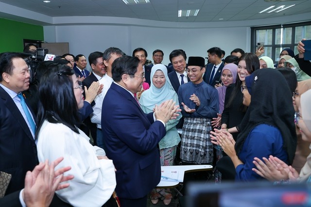 Thủ tướng thăm Đại học Quốc gia và lớp học tiếng Việt tại Brunei Thủ tướng thăm Đại học Quốc gia và lớp học tiếng Việt tại Brunei
