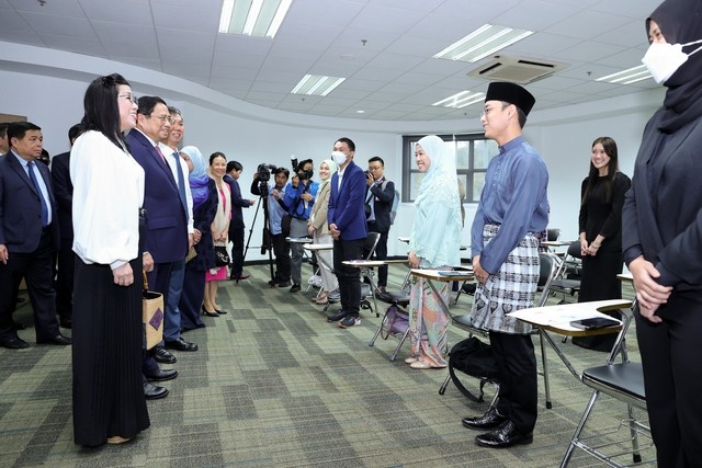 Thủ tướng thăm Đại học Quốc gia và lớp học tiếng Việt tại Brunei Thủ tướng thăm Đại học Quốc gia và lớp học tiếng Việt tại Brunei