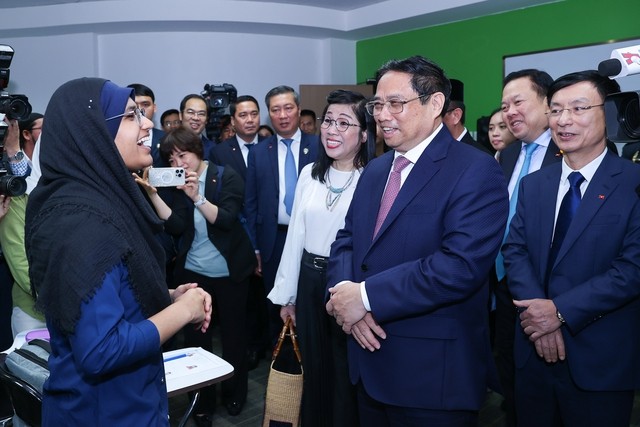 Thủ tướng thăm Đại học Quốc gia và lớp học tiếng Việt tại Brunei Thủ tướng thăm Đại học Quốc gia và lớp học tiếng Việt tại Brunei