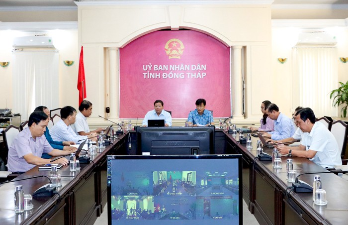 Chống chịu khí hậu tổng hợp và chuyển đổi sinh kế cho người dân